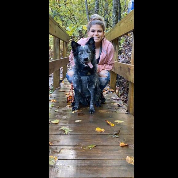 Profile Picture of Amanda Vulpis (@amandavulpisxo) on Poshmark