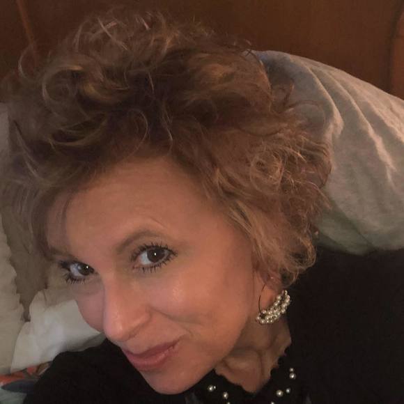 Profile Picture of Robyn Duncan (@birdiegrl2u) on Poshmark