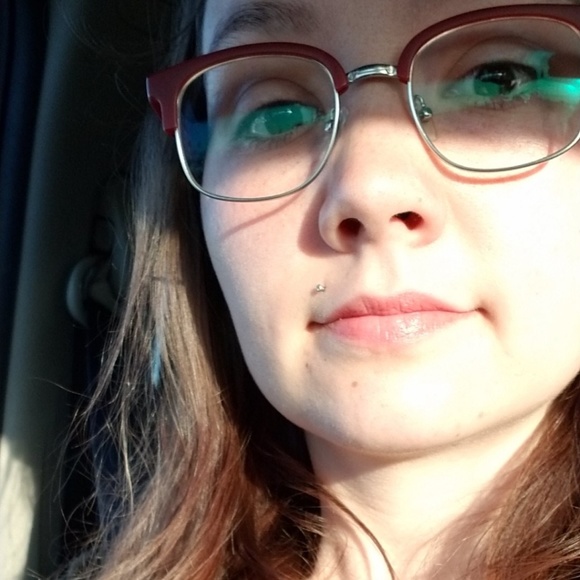 Profile Picture of Leslie Hinds (@lesliephinds2) on Poshmark