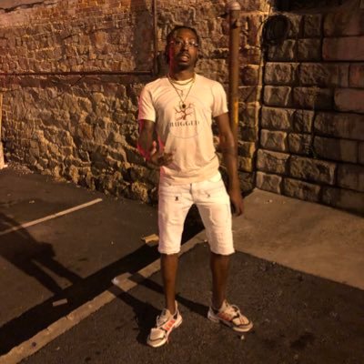 Profile Picture of D Lowe (@Dee_lowee) on Twitter