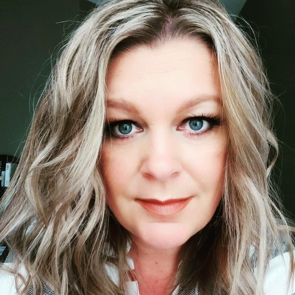 Profile Picture of Manon Robichaud (@manon_robichaud) on Poshmark