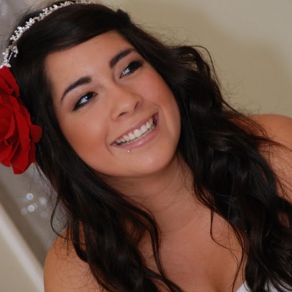 Profile Picture of Reina Philabaum (@reinaphilabaum) on Poshmark