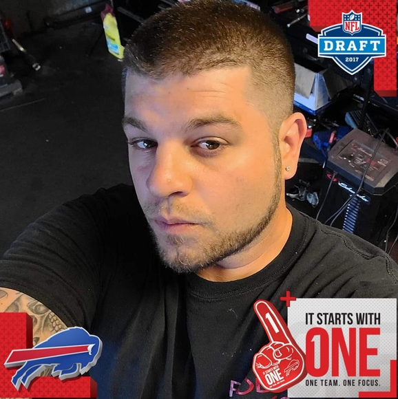 Profile Picture of Joshua Monteleone (@jmmonteleone) on Poshmark