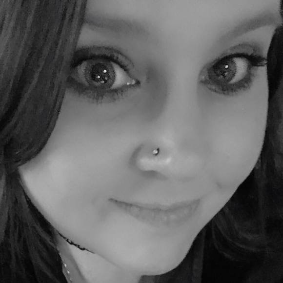 Profile Picture of Amy Higgins (@monroelagirl) on Poshmark