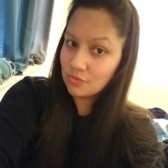 Profile Picture of Stephanie Claros (@claritoss85) on Poshmark