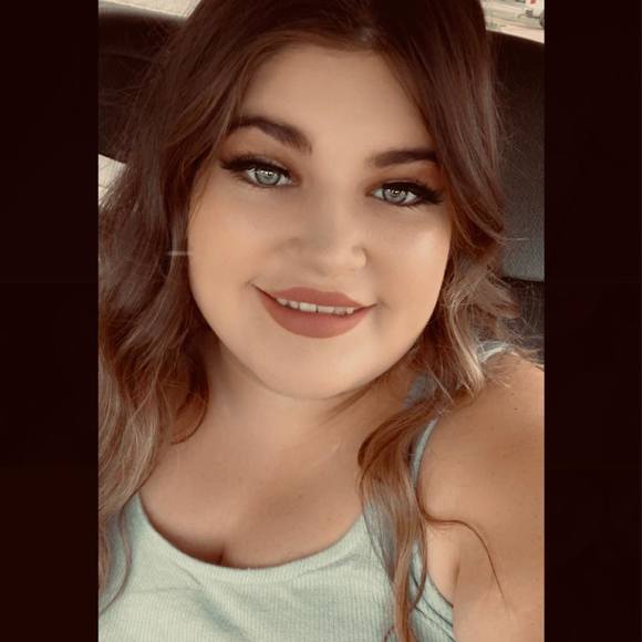 Profile Picture of Brittany Lockwood (@bb025746) on Poshmark