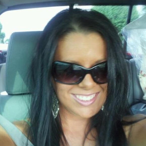Profile Picture of Jessica Wright (@jessalyn0106) on Poshmark