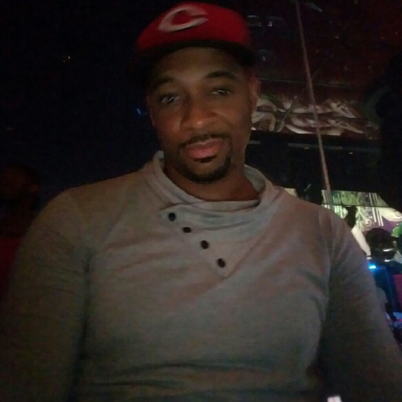 Profile Picture of Kevin Saunders (@ksaunders34) on Poshmark