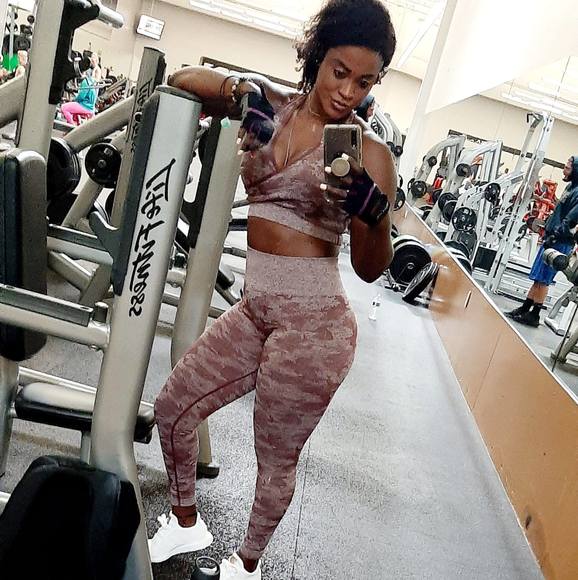 Profile Picture of Soukeynatou Sy (@soukeynatousy) on Poshmark