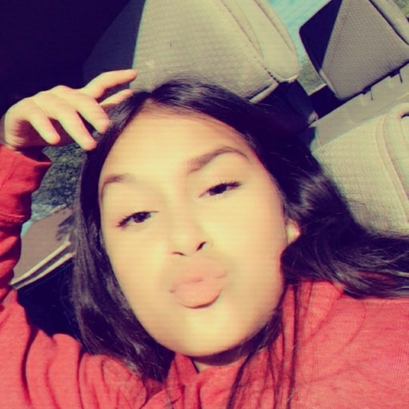 Profile Picture of Adan Olivas (@yulisaolivas) on Poshmark