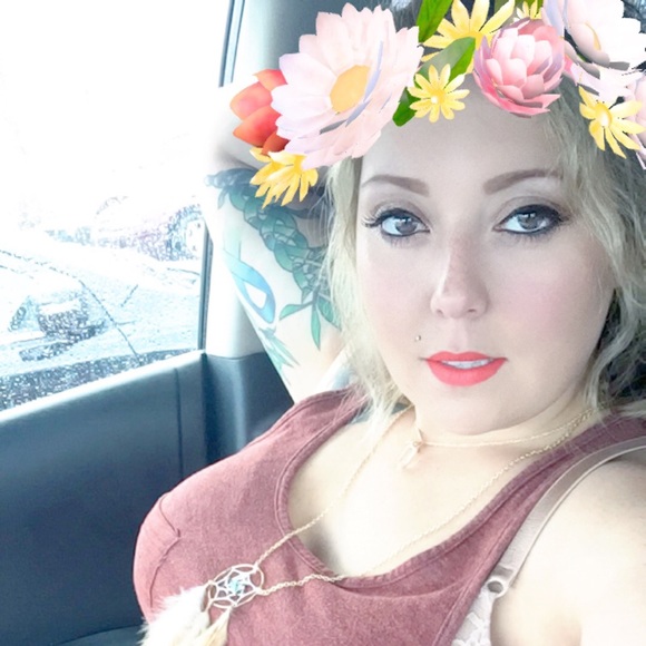 Profile Picture of Katie Poff (@kpaul321) on Poshmark