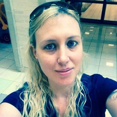 Profile Picture of Julia Saenz (@juliaandzen) on Twitter