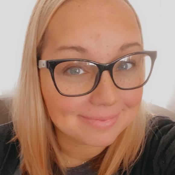 Profile Picture of Amanda Larock (@larockaj) on Poshmark