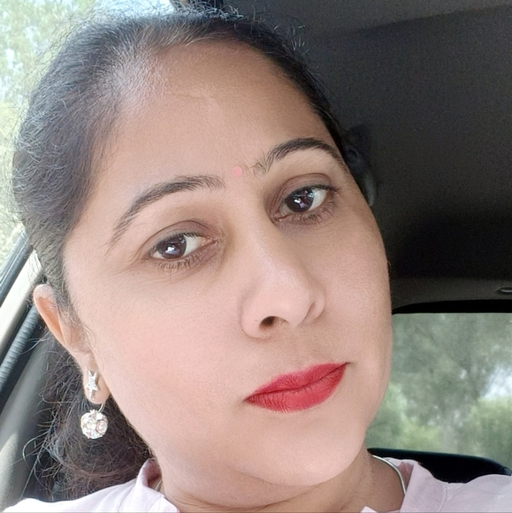 Profile Picture of Reena Chaudhary (@rc163255) on Poshmark