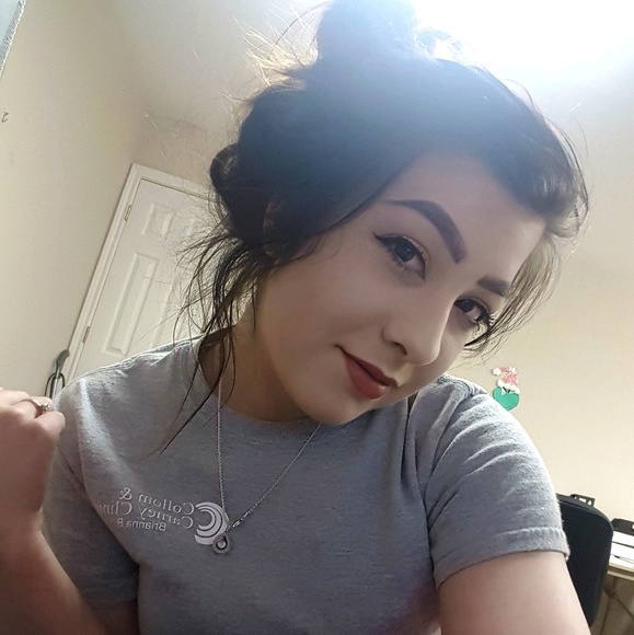 Profile Picture of Brianna Boner (@briannamb05) on Poshmark