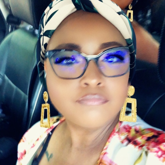 Profile Picture of Trisha Barnett (@trishiswinning) on Poshmark