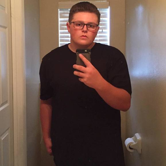 Profile Picture of Dalton Hill (@deltrondalton98) on Poshmark