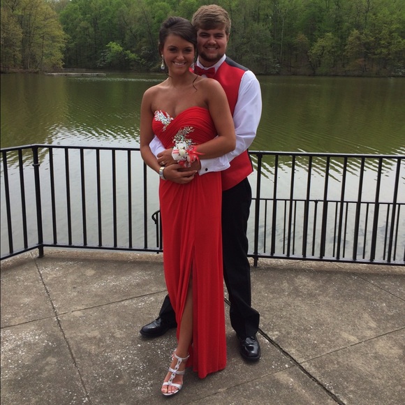 Bailey Keith - Poshmark Profile Picture of Bailey Keith (@b_keith8) on Poshmark