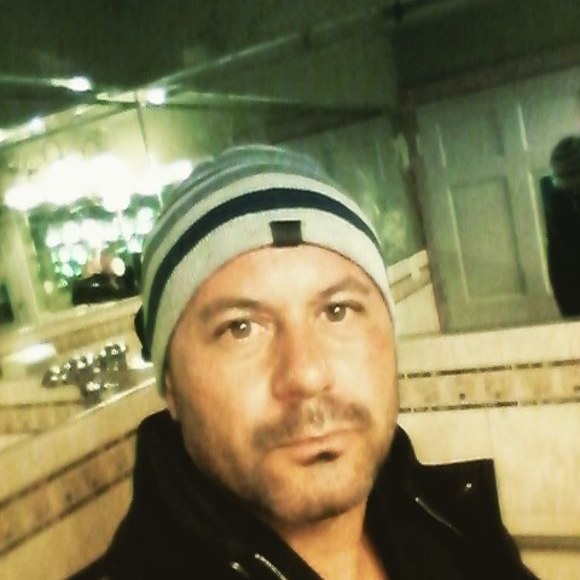 Profile Picture of Scott Le bon (@scottylebon) on Poshmark