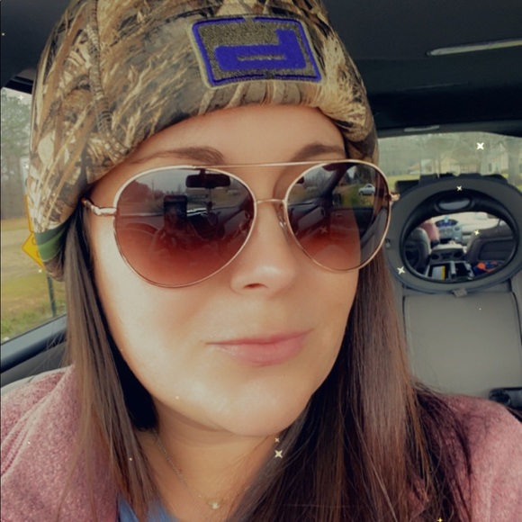 Profile Picture of Lori Hebert (@lori_hebert) on Poshmark