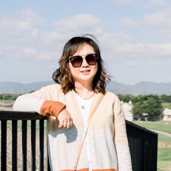 Profile Picture of Mona Ko (@mona_ko) on Poshmark