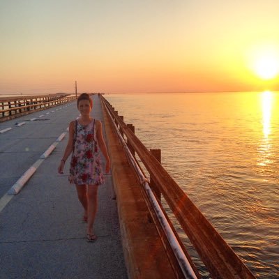 Profile Picture of Robyn C (@RobynCraven) on Twitter