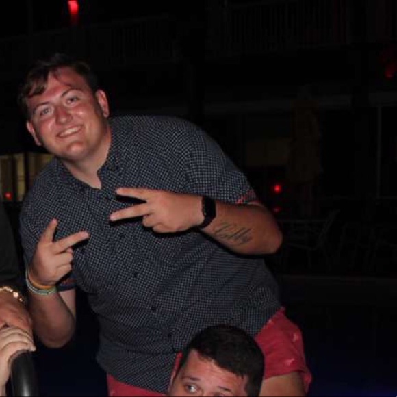 Profile Picture of Noah Gibby (@ngibby2799) on Poshmark