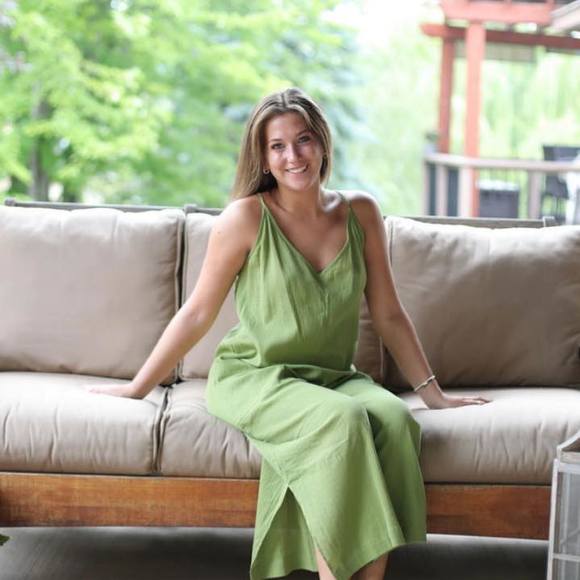 Taylor Pesavento - Poshmark Profile Picture of Taylor Pesavento (@taylorpesavento) on Poshmark