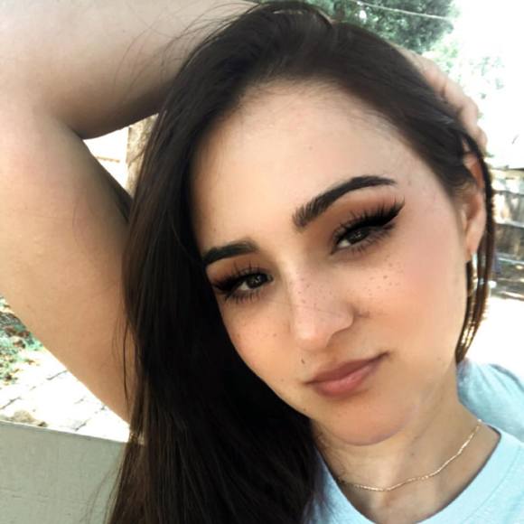 Profile Picture of Dayana Tabares (@dayanatabares) on Poshmark