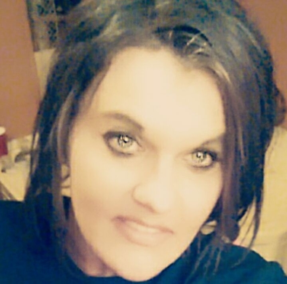 Profile Picture of Elizabeth Layrock (@blayrock) on Poshmark