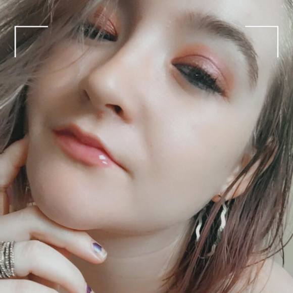 Profile Picture of Savannah Blevins (@savannahblev481) on Poshmark