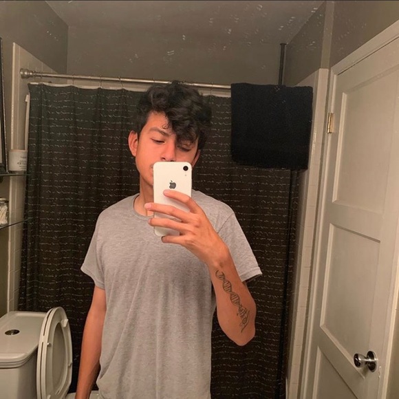 Profile Picture of Isaac Parra (@xoisaac) on Poshmark