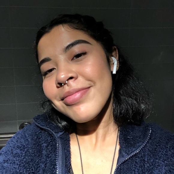 Profile Picture of Raquel Cuellar (@raqueeezy) on Poshmark