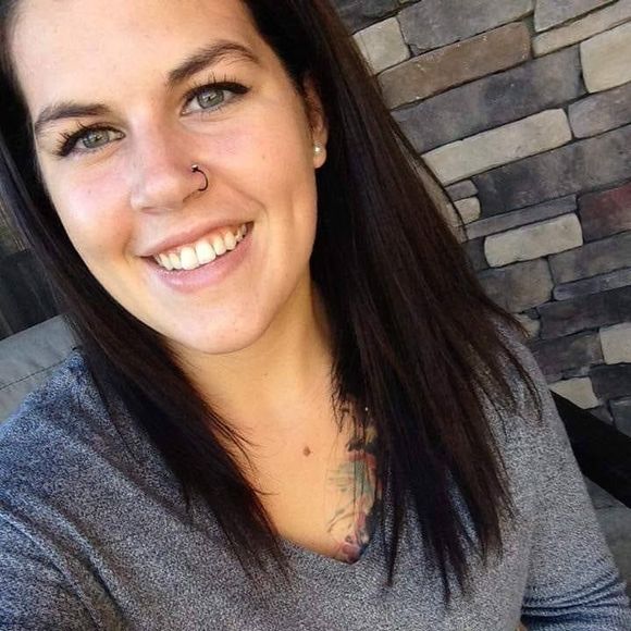 Profile Picture of Julia Rausch (@jewel716) on Poshmark