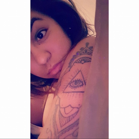 Profile Picture of Amanda Semidey (@rozaymandie) on Poshmark