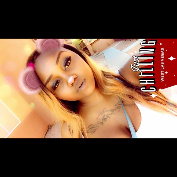 Profile Picture of Simone Hayes (@smiley585) on Poshmark