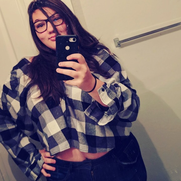 Profile Picture of Hailey Strohmeyer (@haileynicole717) on Poshmark