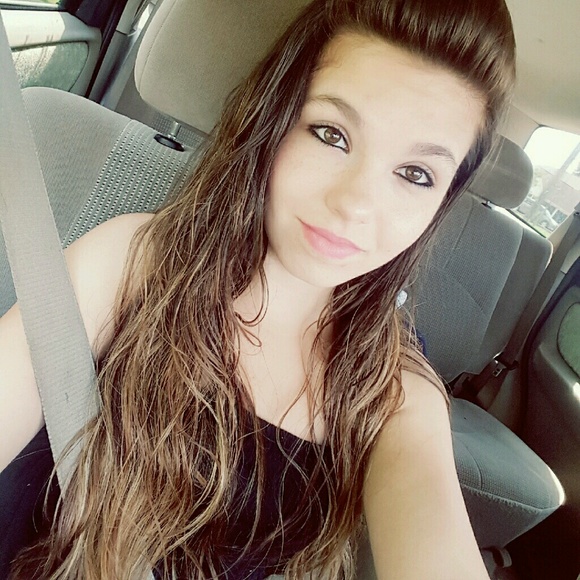 Profile Picture of Elizabeth Slavey (@slavey81513) on Poshmark