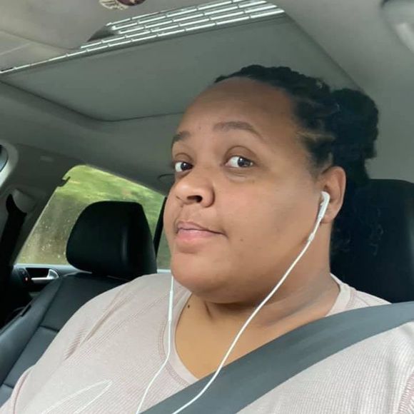 Profile Picture of Sheri Vanmorter (@svanmorter) on Poshmark