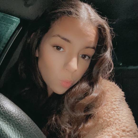 Profile Picture of Sarena Smith (@sarenaax3) on Poshmark