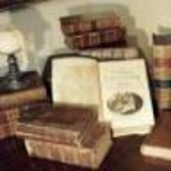 Profile Picture of Kelly Sheredy (@kellymarie81) on Poshmark