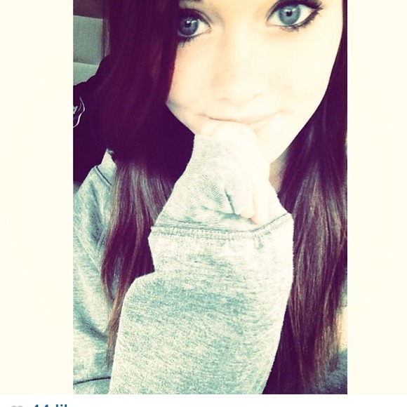 Profile Picture of Sierra Acord (@sierraacord) on Poshmark