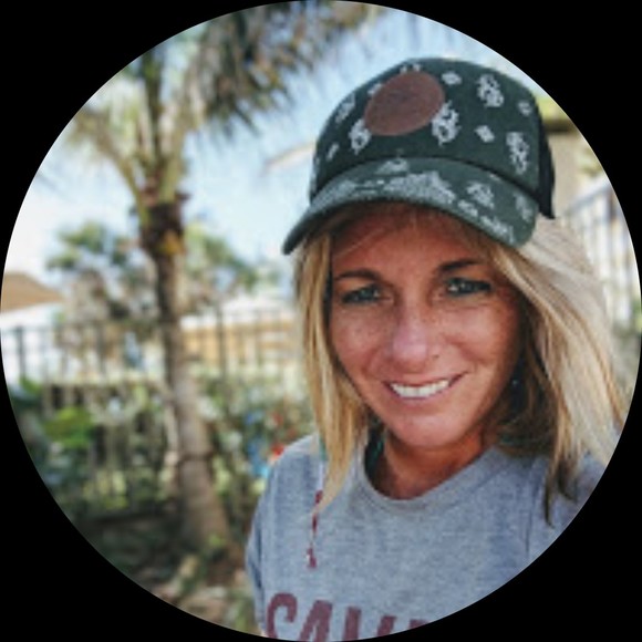 Profile Picture of Kathryn Hanigan (@kathrynq2) on Poshmark