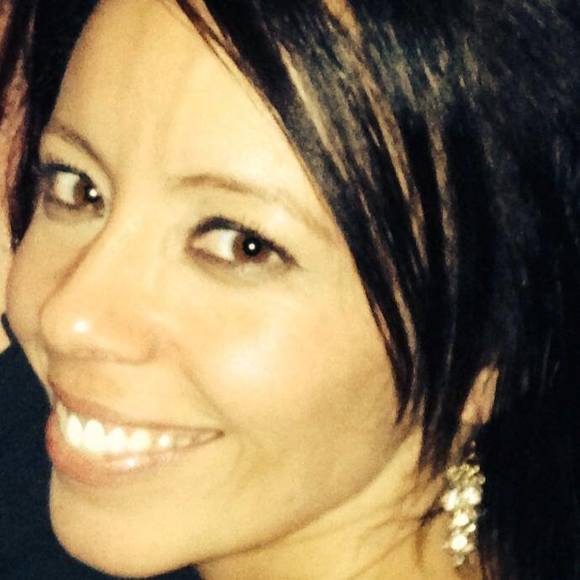 Profile Picture of Simone Santos (@simonespapp) on Poshmark