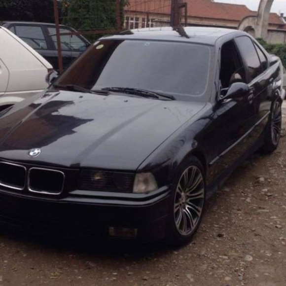 Profile Picture of Esmer Mamuti (@jukselen4) on Poshmark