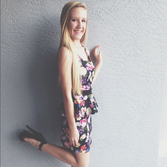 Profile Picture of Erin Kerns (@erinkernss) on Poshmark