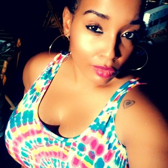 Profile Picture of Renelle Renee (@renellerenee) on Poshmark