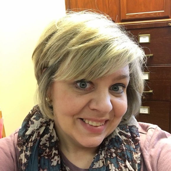 Profile Picture of Kim Ogg (@kimogg2425) on Poshmark