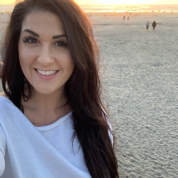 Profile Picture of Shawna Brandon (@shaaaawna) on Poshmark
