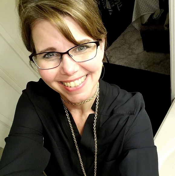 Profile Picture of Cynthia Goldstein (@cynthiagoldstei) on Poshmark